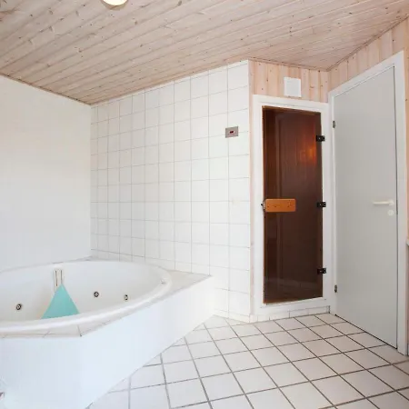 Holiday home Lxxxv